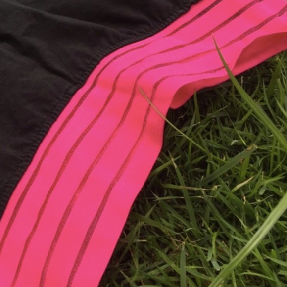 Black Capri Workout Leggings with pink waist - Picture 4 of 6